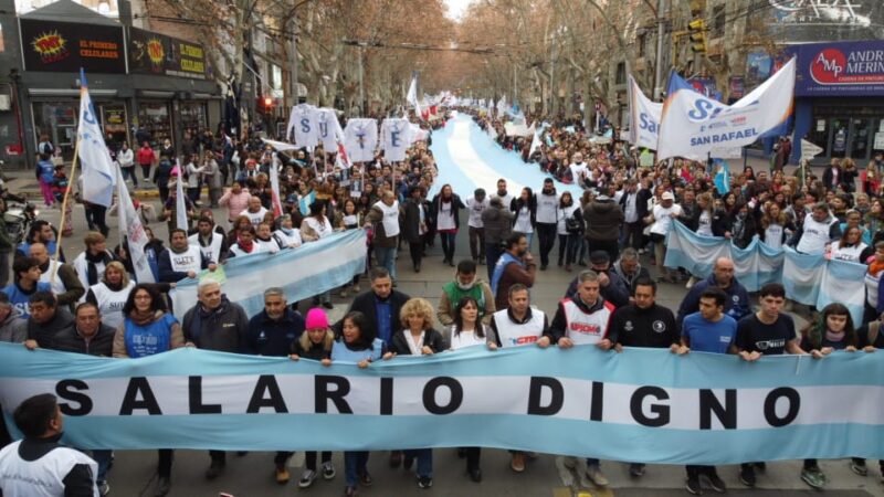 CTERA apoya y se solidariza con la lucha de las y los trabajadores de la educación del SUTE - Mendoza -: contundente paro y multitudinaria movilización.