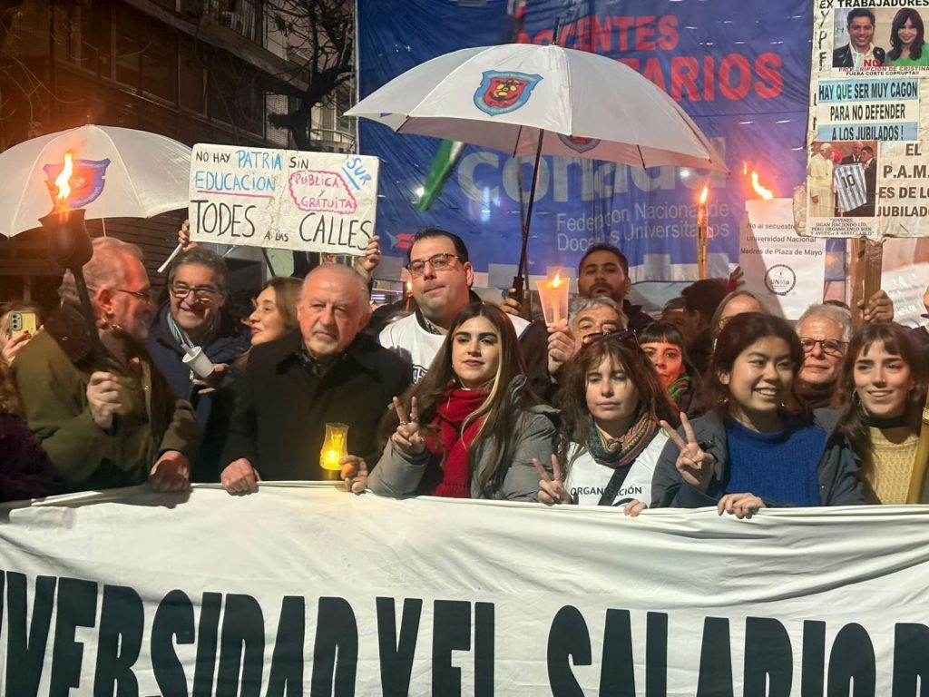 CTERA PRESENTE EN LA MARCHA DE ANTORCHAS POR UNA LEY DE FINANCIAMIENTO UNIVERSITARIO